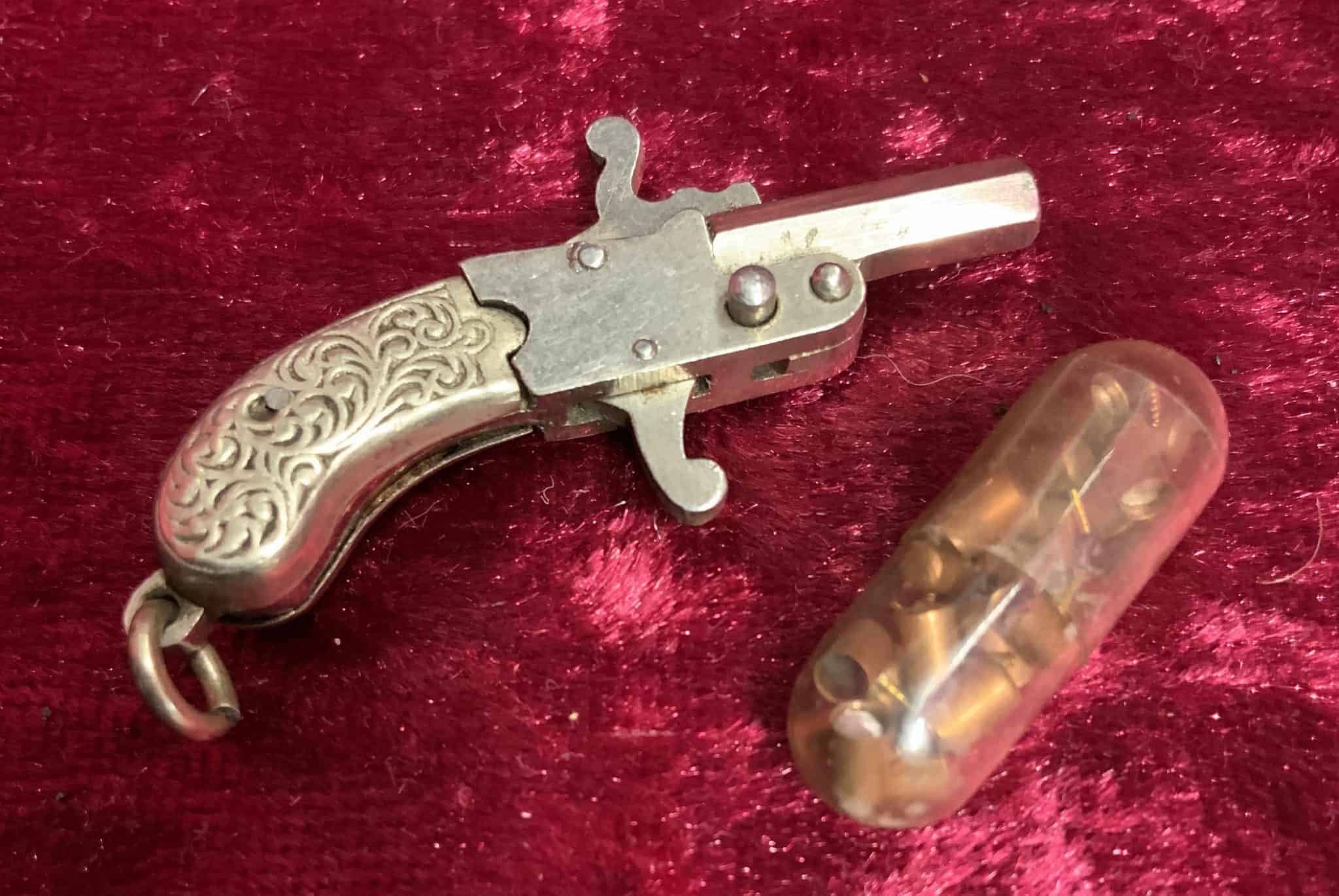 Vintage Maus Cap Gun Powder Flask UK